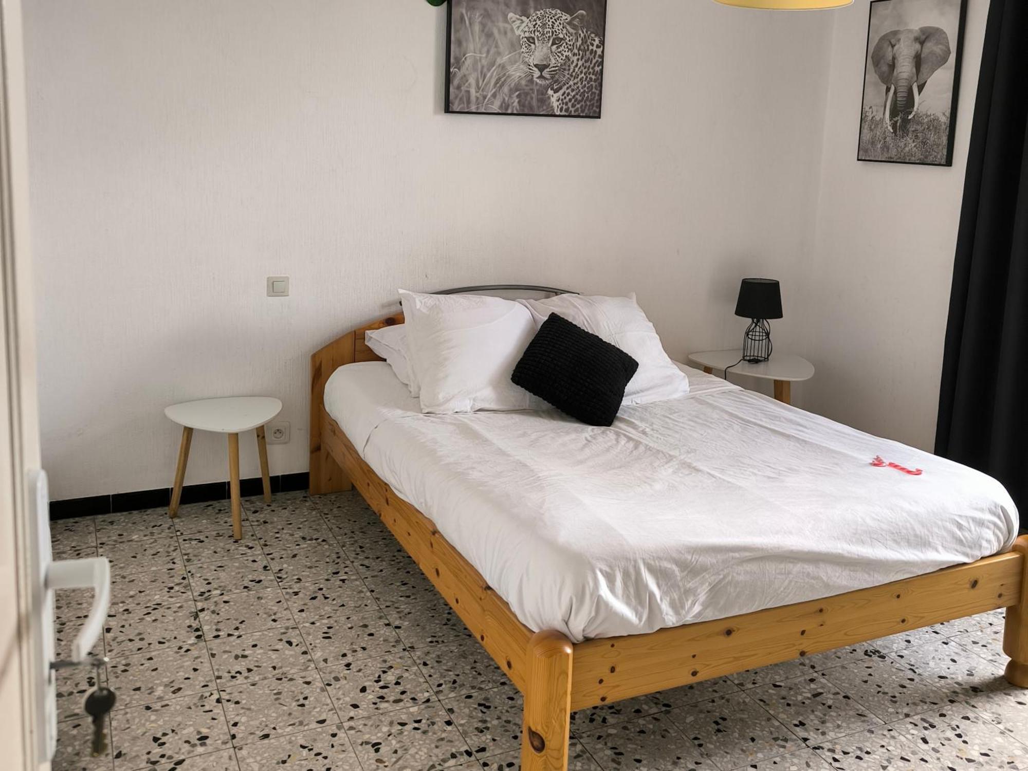 Chambre Double Avec Piscine Proche De Perpignan Rivesaltes Ngoại thất bức ảnh